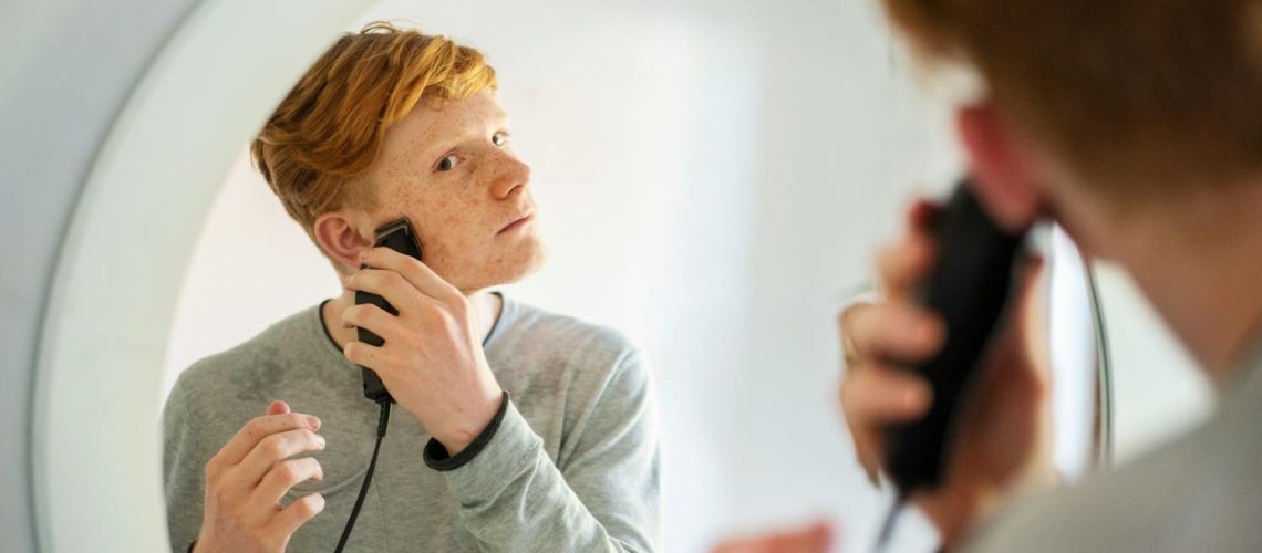 À quel âge la barbe commence-t-elle à pousser ?